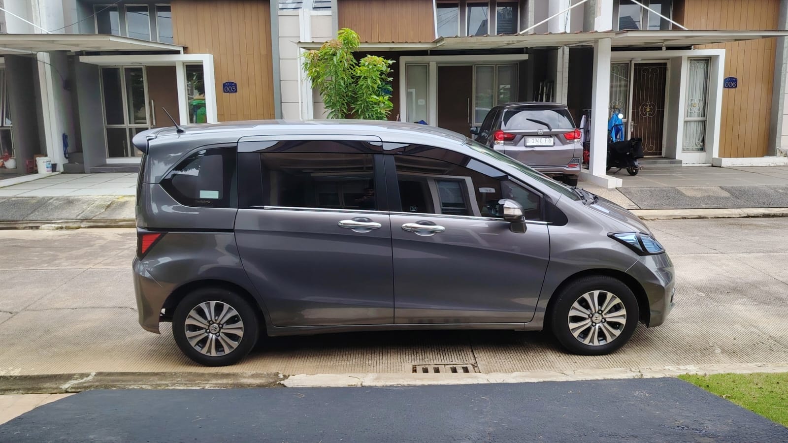 HONDA FREED PSD AT 2014 — Tipe Tertinggi! Captain Seat | Pintu Elektrik | KM Record | DP Ringan