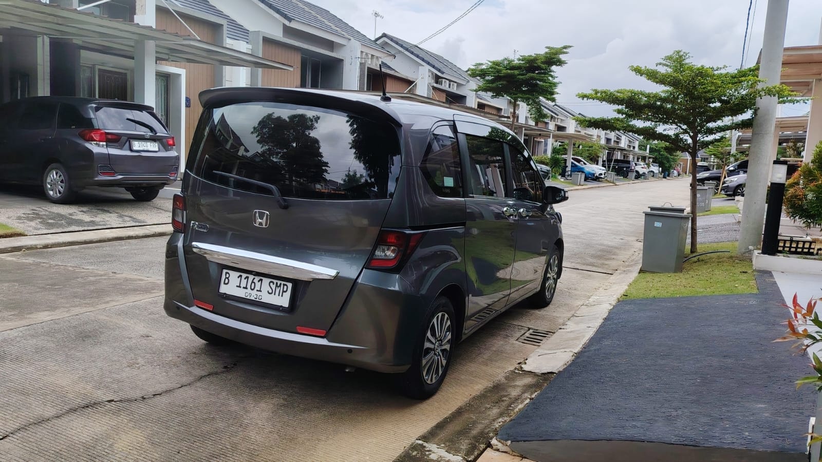 HONDA FREED PSD AT 2014 — Tipe Tertinggi! Captain Seat | Pintu Elektrik | KM Record | DP Ringan