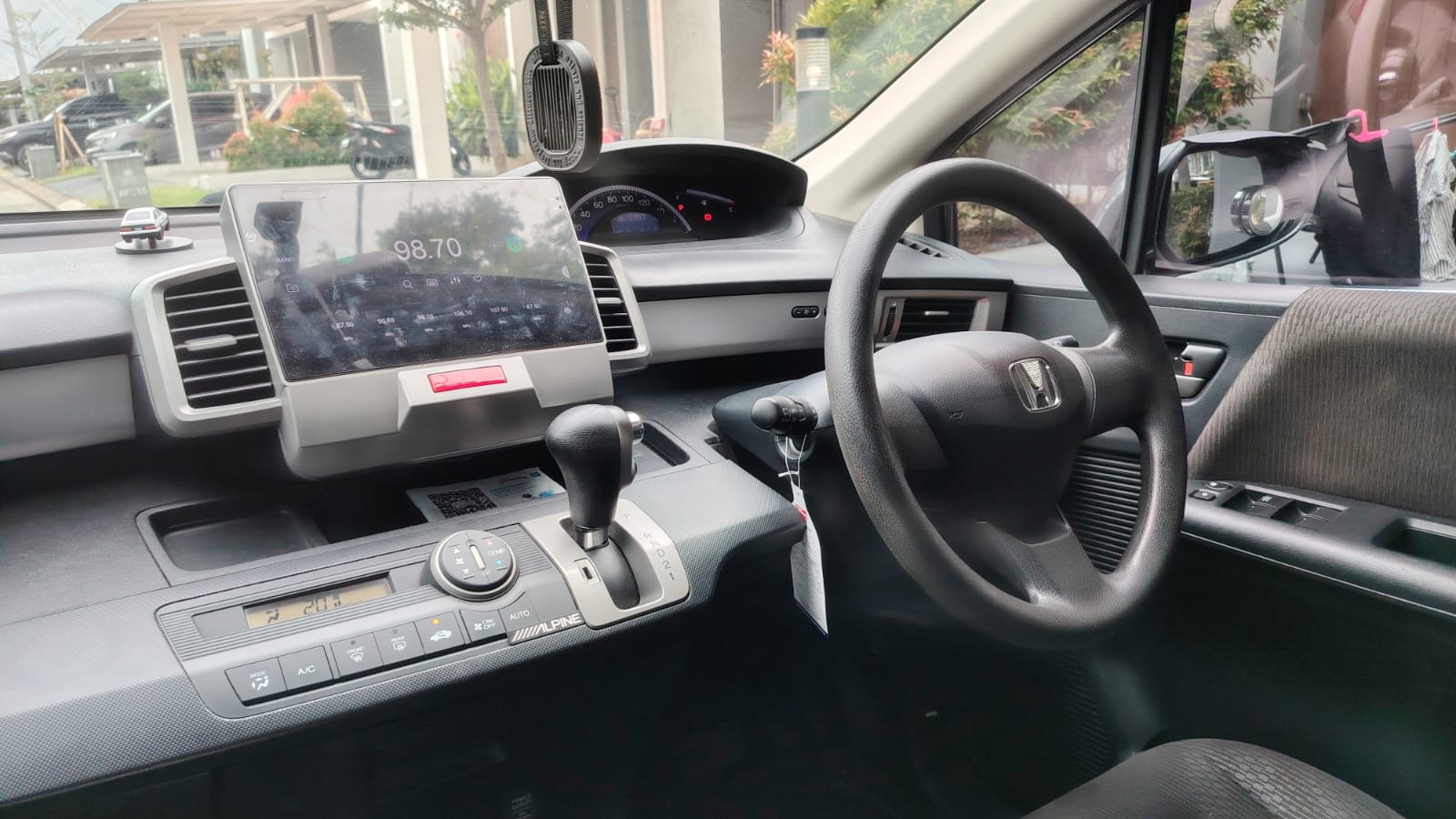 HONDA FREED PSD AT 2014 — Tipe Tertinggi! Captain Seat | Pintu Elektrik | KM Record | DP Ringan