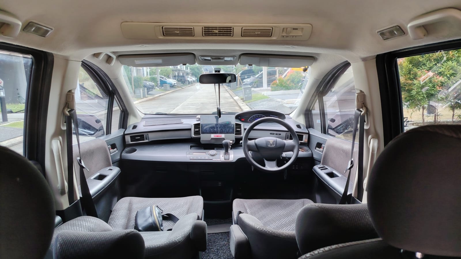 HONDA FREED PSD AT 2014 — Tipe Tertinggi! Captain Seat | Pintu Elektrik | KM Record | DP Ringan