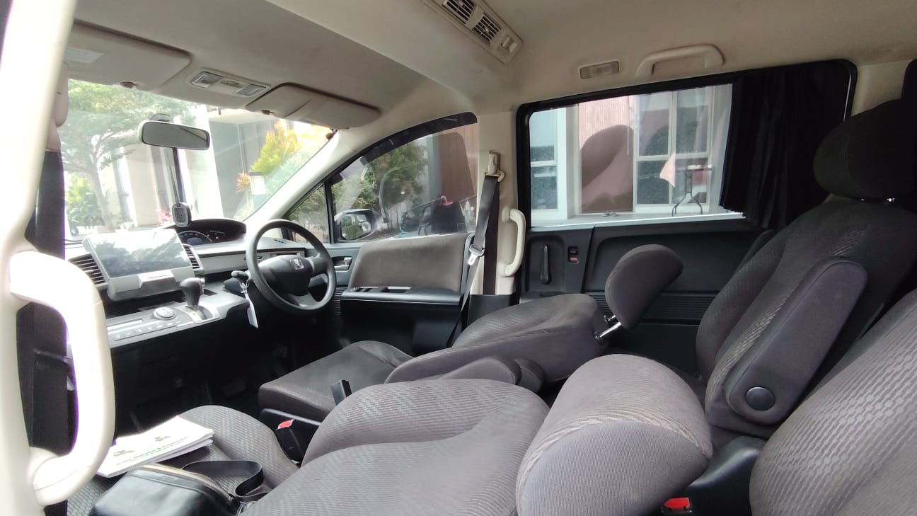 HONDA FREED PSD AT 2014 — Tipe Tertinggi! Captain Seat | Pintu Elektrik | KM Record | DP Ringan
