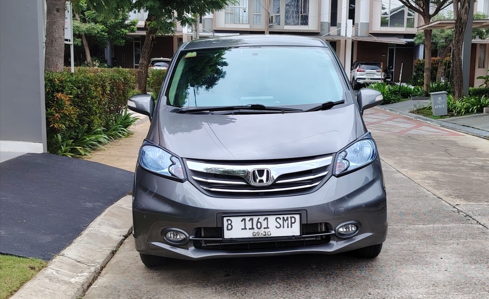 HONDA FREED PSD AT 2014 — Tipe Tertinggi! Captain Seat | Pintu Elektrik | KM Record | DP Ringan