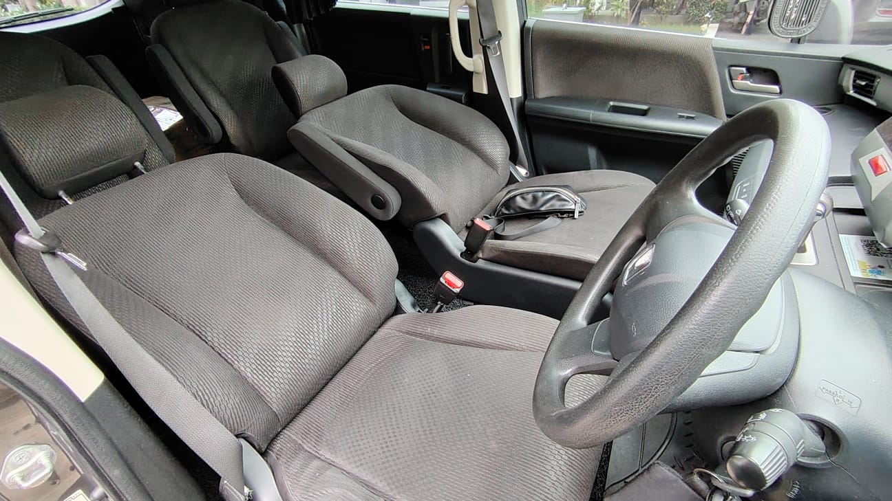 HONDA FREED PSD AT 2014 — Tipe Tertinggi! Captain Seat | Pintu Elektrik | KM Record | DP Ringan