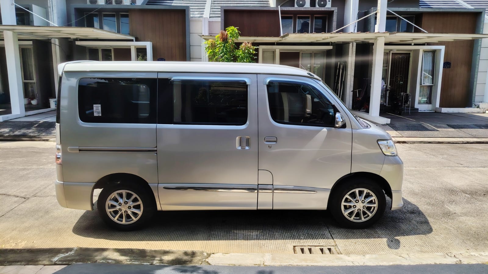DAIHATSU LUXIO X MATIC 2024 — KM 33RB | LIKE NEW | UNIT LANGKA | SIAP PAKAI