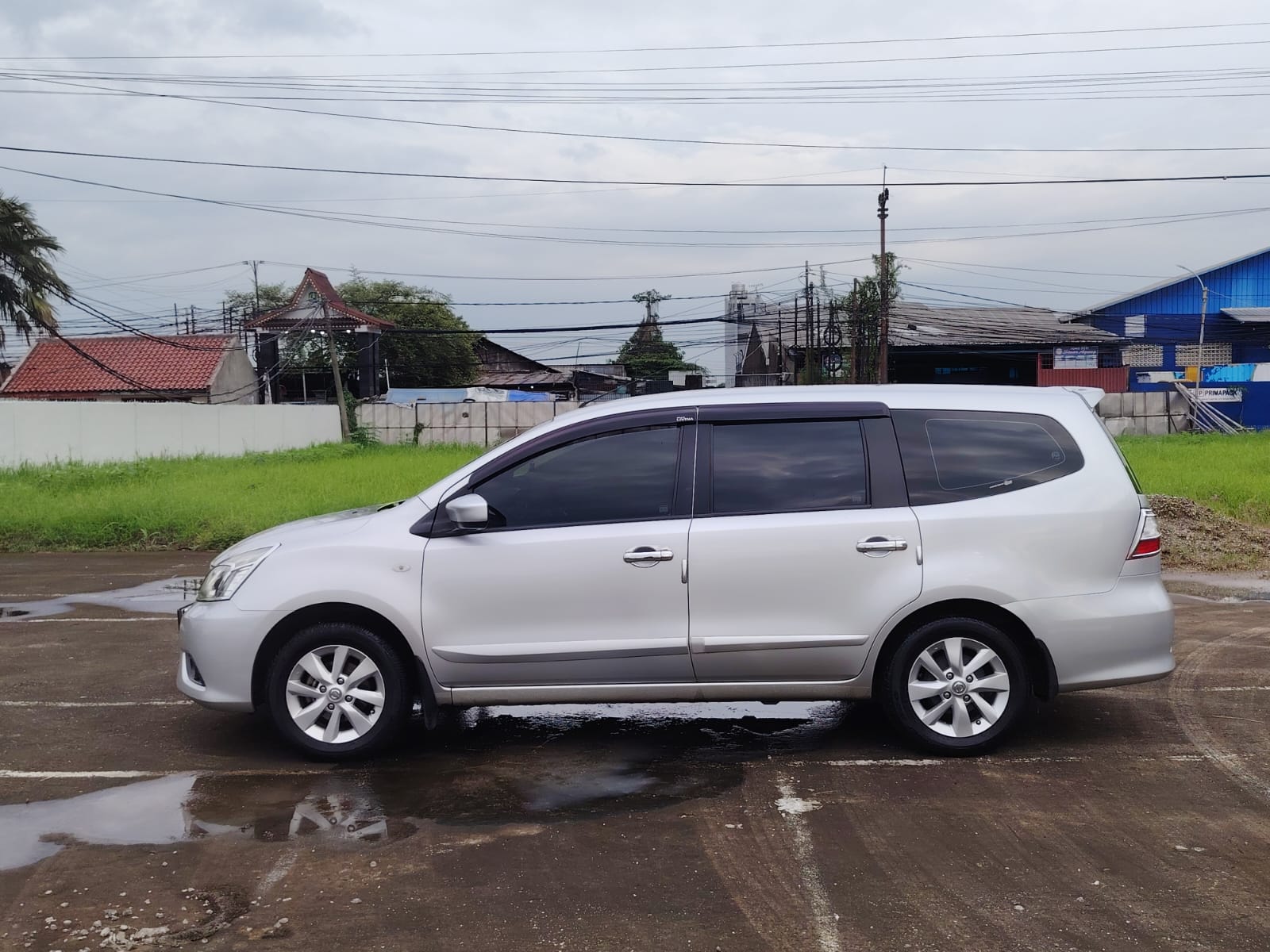 Nissan Grand Livina XV AT 2015 — KM Low | Fullset | Siap Jalan Jauh