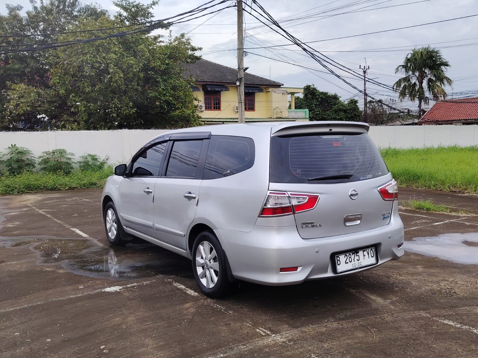 Nissan Grand Livina XV AT 2015 — KM Low | Fullset | Siap Jalan Jauh