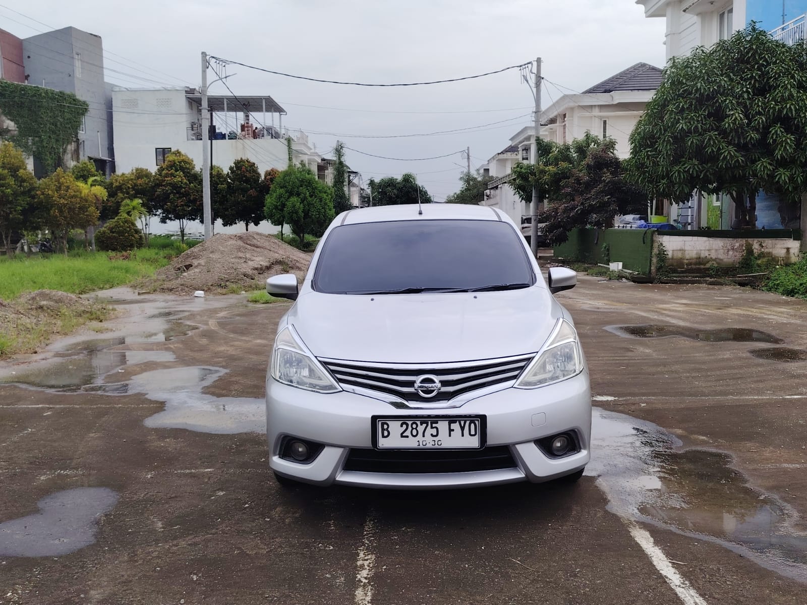 Nissan Grand Livina XV AT 2015 — KM Low | Fullset | Siap Jalan Jauh