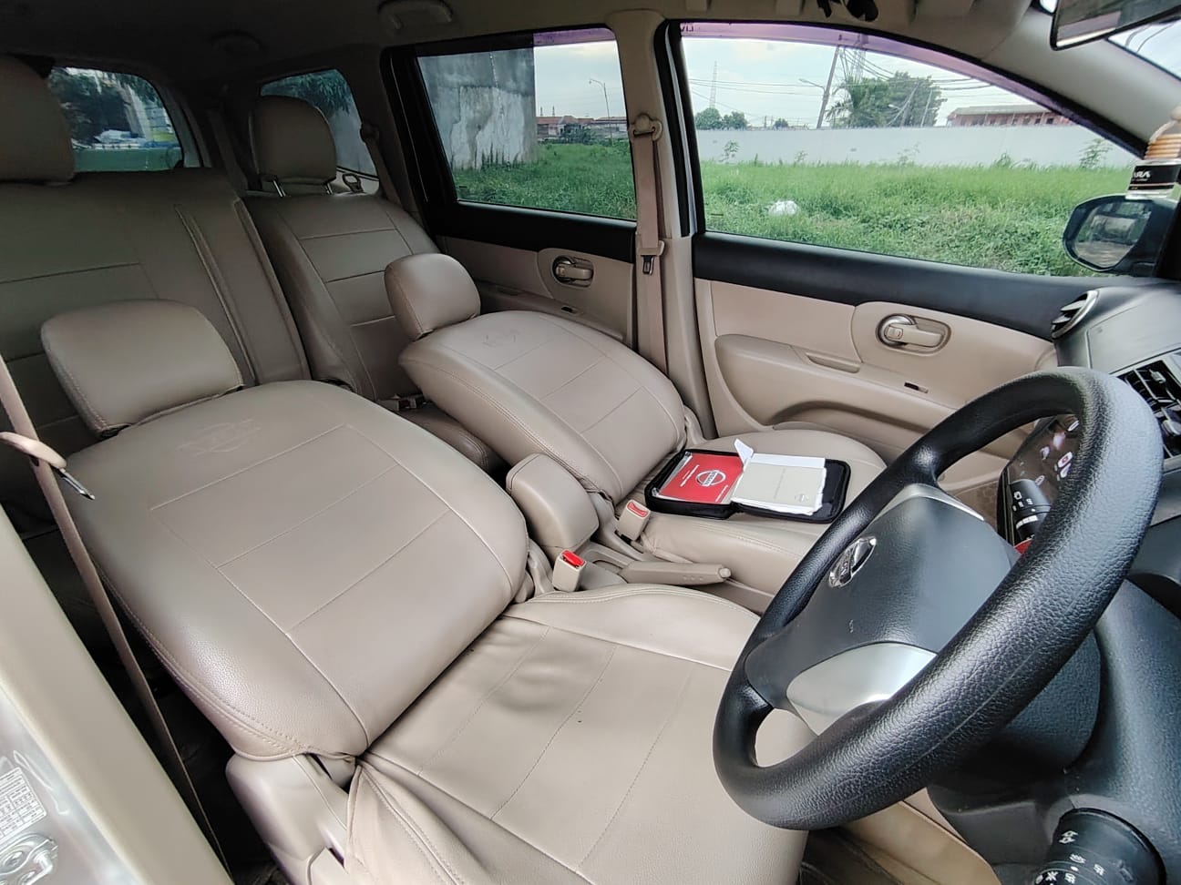 Nissan Grand Livina XV AT 2015 — KM Low | Fullset | Siap Jalan Jauh