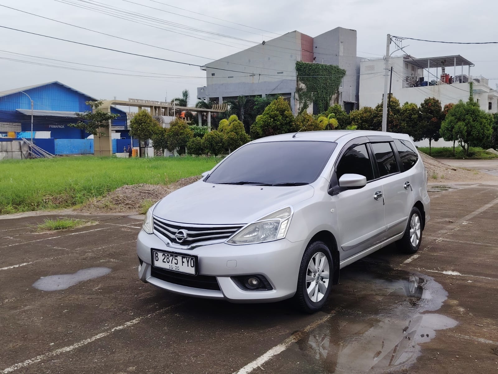 Nissan Grand Livina XV AT 2015 — KM Low | Fullset | Siap Jalan Jauh