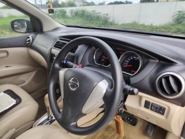 Nissan Grand Livina XV AT 2015 — KM Low | Fullset | Siap Jalan Jauh 4