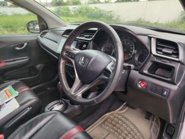 HONDA BR-V E CVT PRESTIGE AT 2019 FACELIFT — MODEL 2020 | KM LOW RECORD | LIKE NEW 4