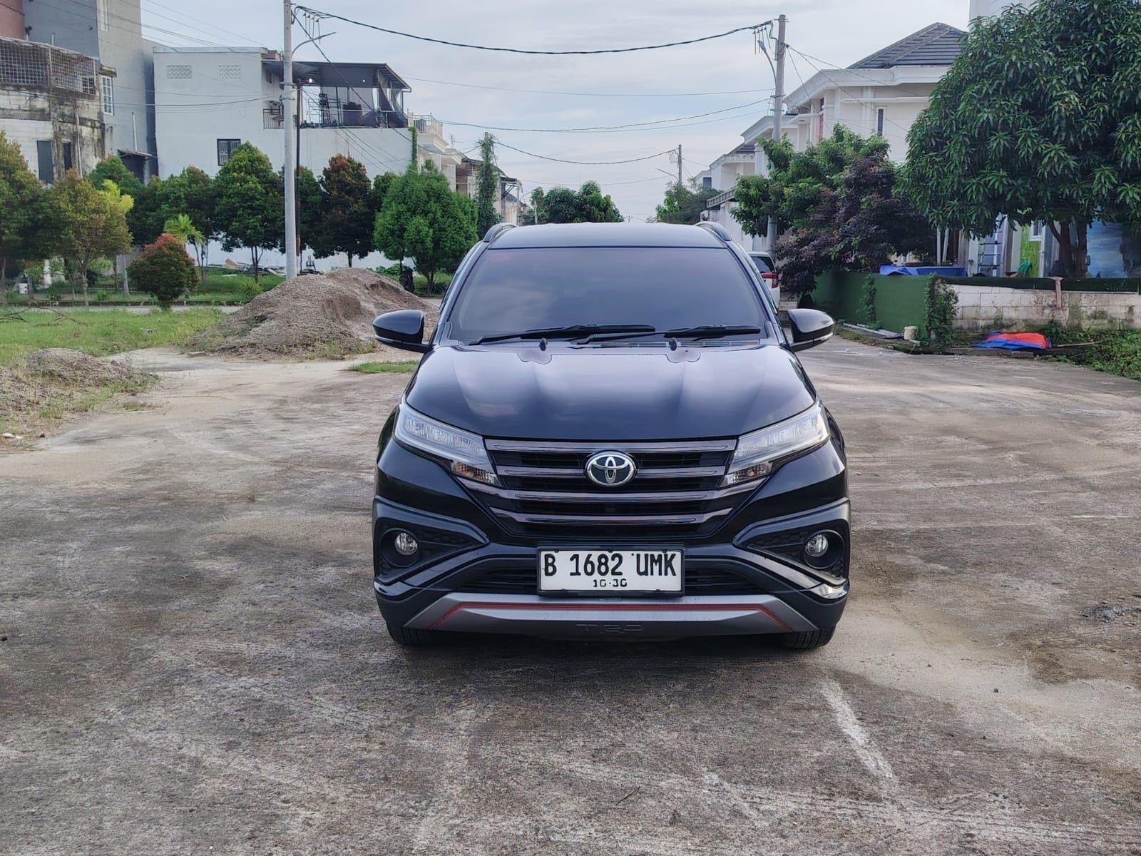 Rush TRD Matic harga bersaing - cocok buat yang cari mobil keluarga gagah & irit. KM rendah, full original, tinggal pakai!