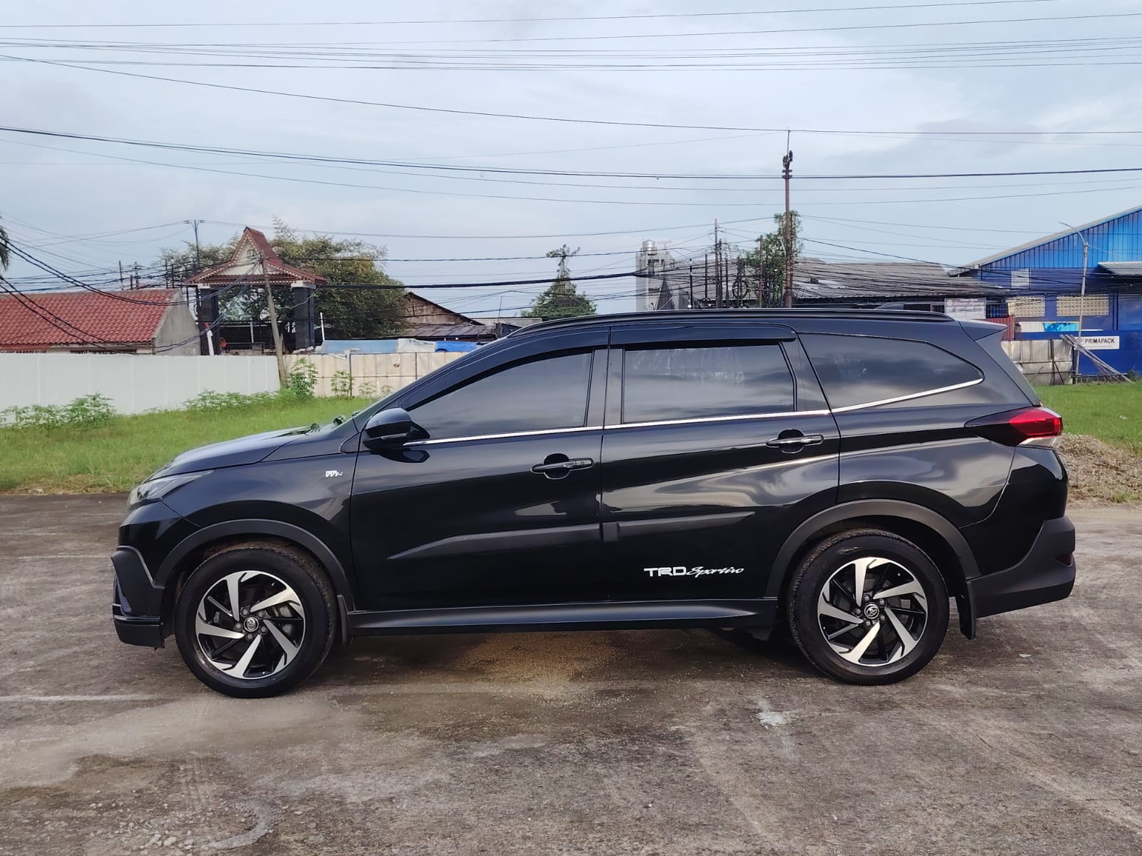 Rush TRD Matic harga bersaing - cocok buat yang cari mobil keluarga gagah & irit. KM rendah, full original, tinggal pakai!