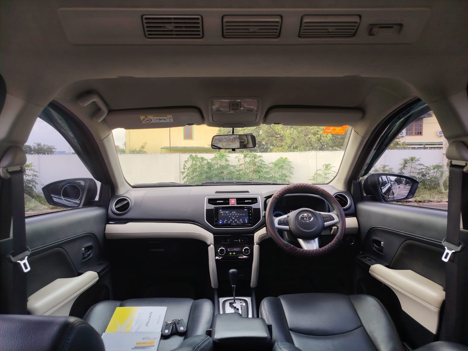 Rush TRD Matic harga bersaing - cocok buat yang cari mobil keluarga gagah & irit. KM rendah, full original, tinggal pakai!