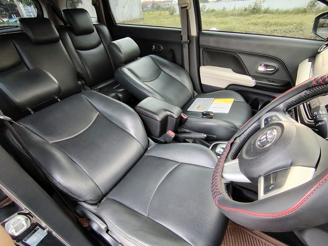 Rush TRD Matic harga bersaing - cocok buat yang cari mobil keluarga gagah & irit. KM rendah, full original, tinggal pakai!