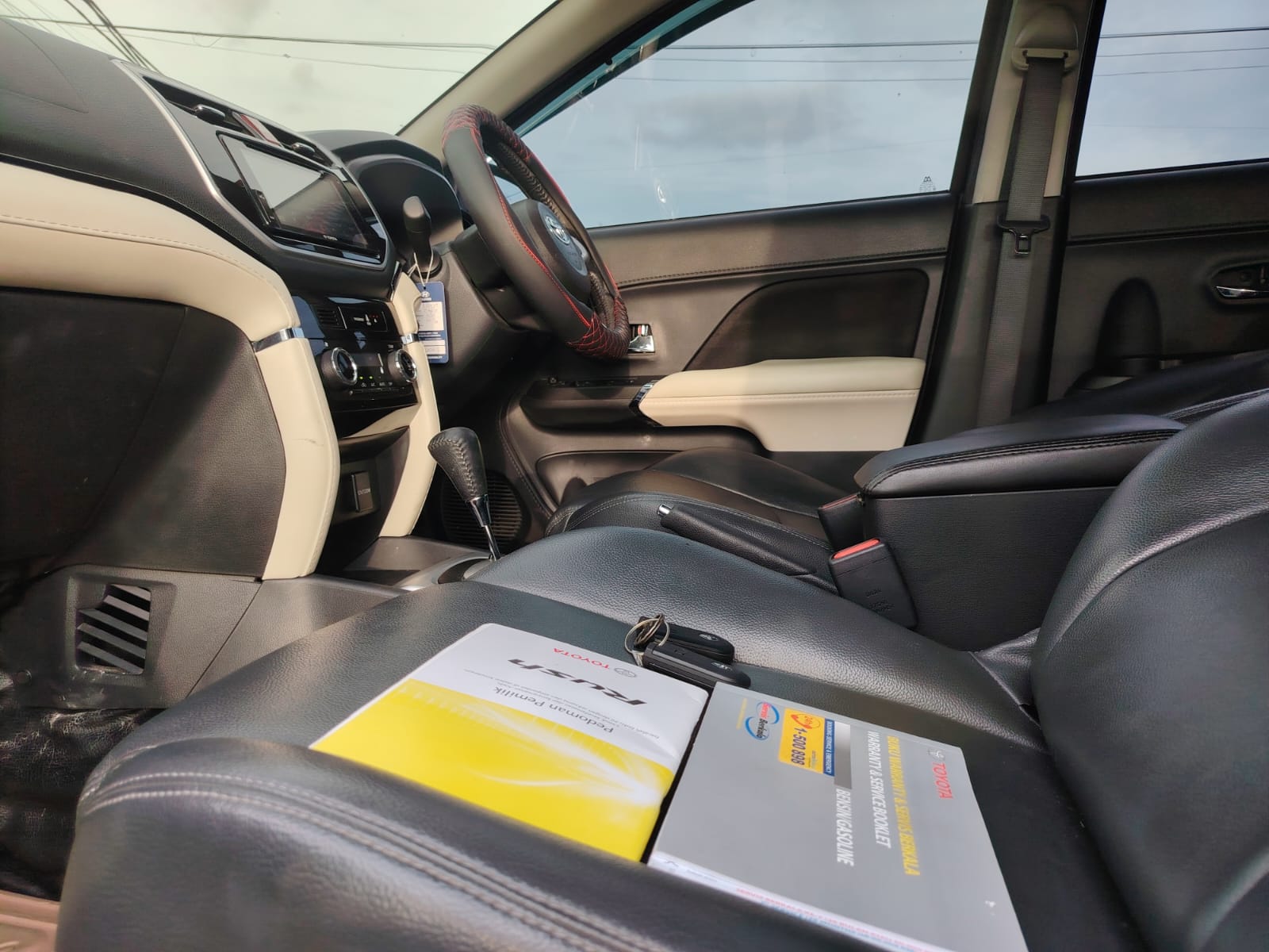 Rush TRD Matic harga bersaing - cocok buat yang cari mobil keluarga gagah & irit. KM rendah, full original, tinggal pakai!