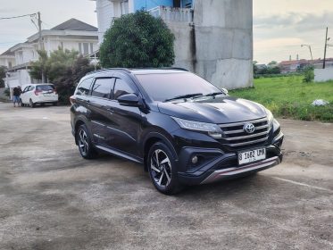 Rush TRD Matic harga bersaing - cocok buat yang cari mobil keluarga gagah & irit. KM rendah, full original, tinggal pakai!