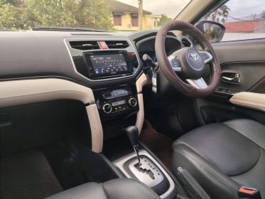 Rush TRD Matic harga bersaing - cocok buat yang cari mobil keluarga gagah & irit. KM rendah, full original, tinggal pakai! 8