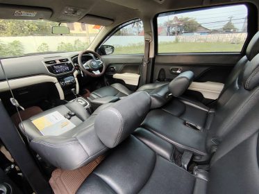 Rush TRD Matic harga bersaing - cocok buat yang cari mobil keluarga gagah & irit. KM rendah, full original, tinggal pakai! 2