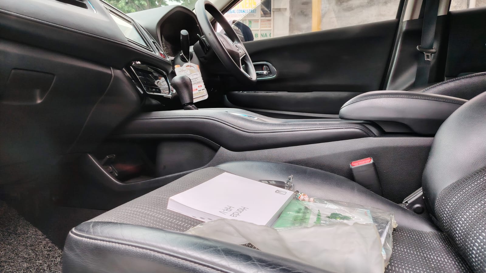 Honda HR-V E cvt metik 2017 (km low kondisi istimewa) Nik 2016