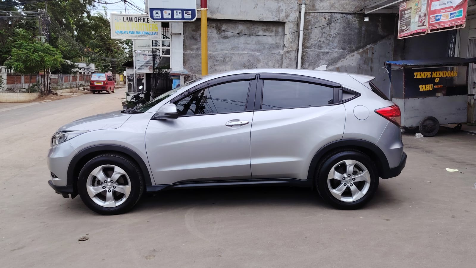 Honda HR-V E cvt metik 2017 (km low kondisi istimewa) Nik 2016