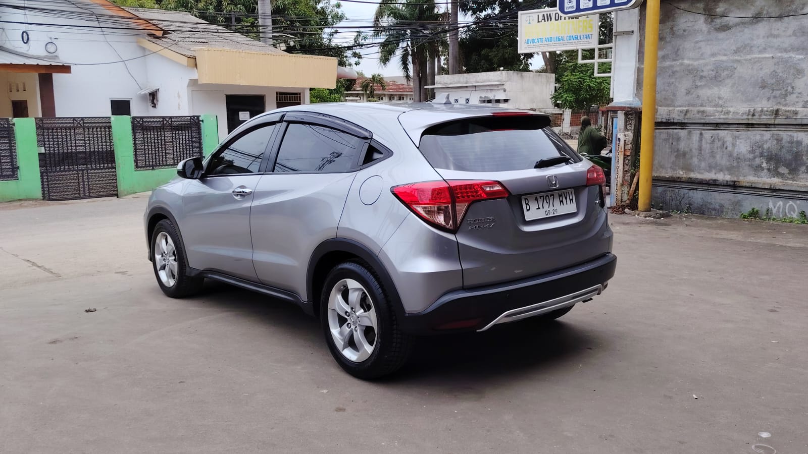 Honda HR-V E cvt metik 2017 (km low kondisi istimewa) Nik 2016