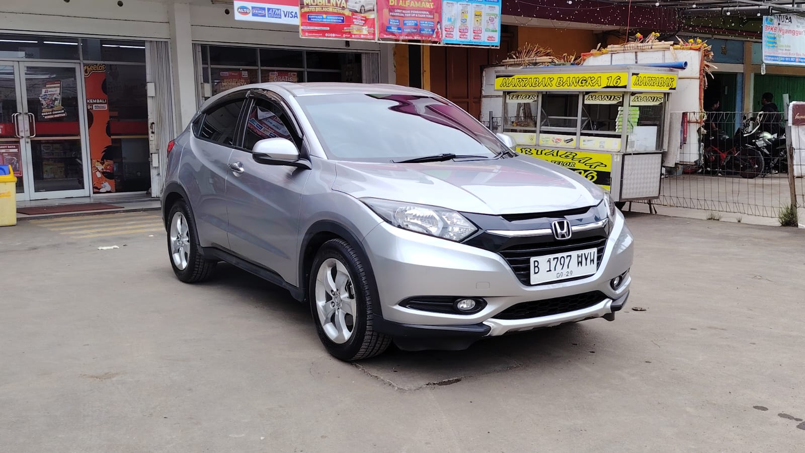 Honda HR-V E cvt metik 2017 (km low kondisi istimewa) Nik 2016