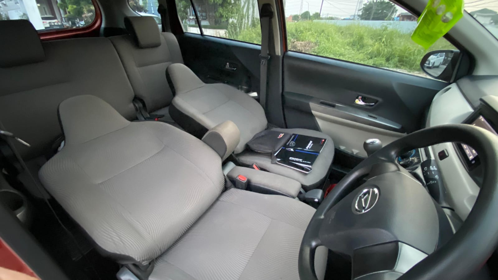 Daihatsu Sigra R deluxe manual 2022 (antik km low)