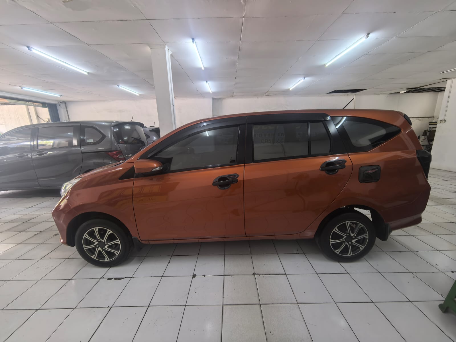 Daihatsu Sigra R deluxe manual 2022 (antik km low)